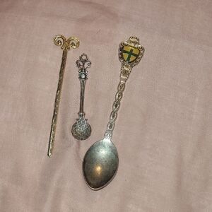 Vintage Decorative Collectible Spoons - Gold & Silver Tones